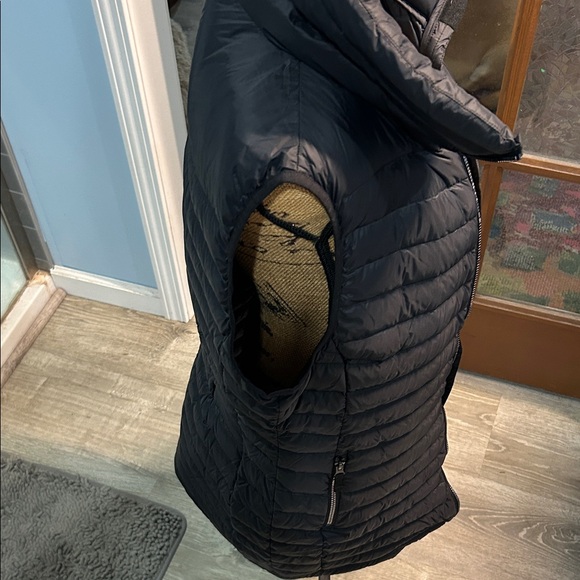 SKHOOP Women's Quilted Black Vest - Picture 3 of 6